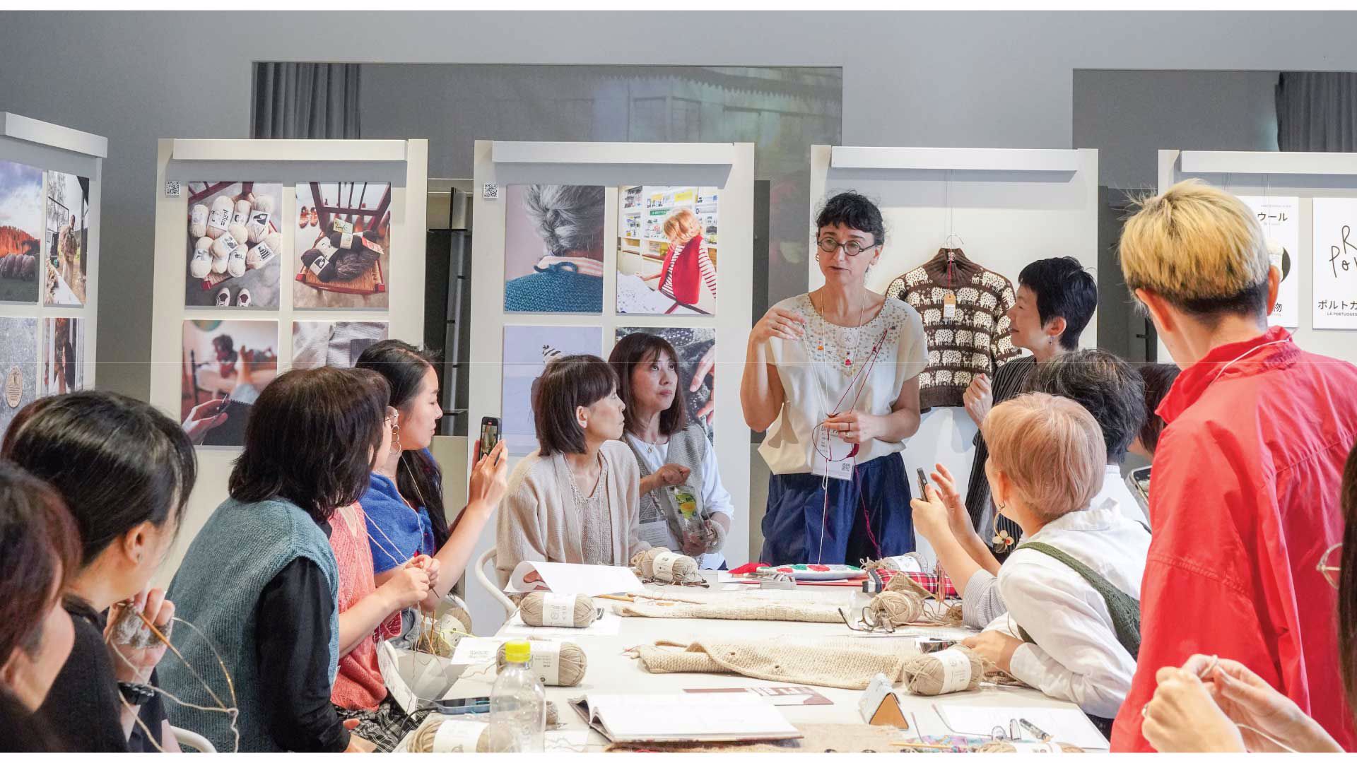 Rosa Pomar takes knitting and spinning to Japan